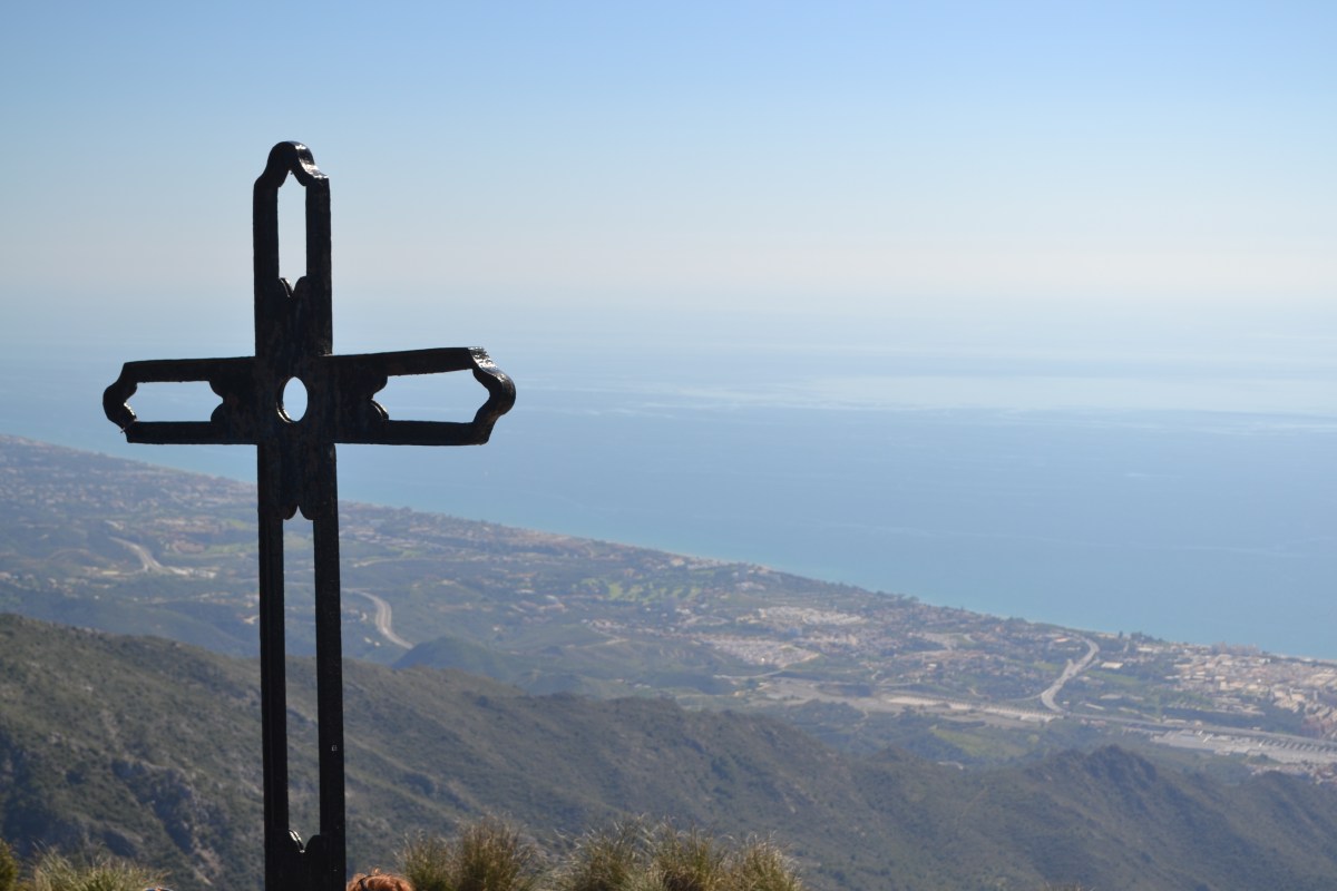Walk to the top of Cruz de&nbsp;Juanar